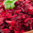 Вкусный салат со свеклой: домашних от него за уши не оттащить — простой и быстрый рецепт - Pro Город Ухта