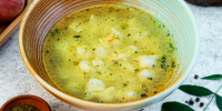 Один ингредиент портит вкус куриного бульона: добавляет каждый второй – вот чем заменить - Pro Город Ухта