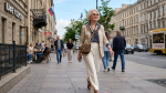 Летом 2026 стильные женщины 60+ выбирают эти вещи: комфортно, современно и без намёка на возраст